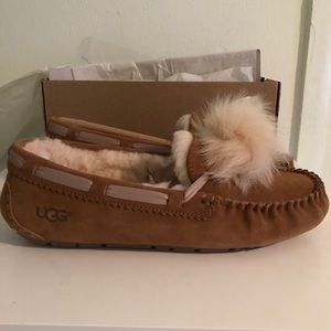 UGG Shoes - Ugg Dakota Slippers with Pom Pom UGG Shoes - Ugg Dakota Slippers with Pom Pom